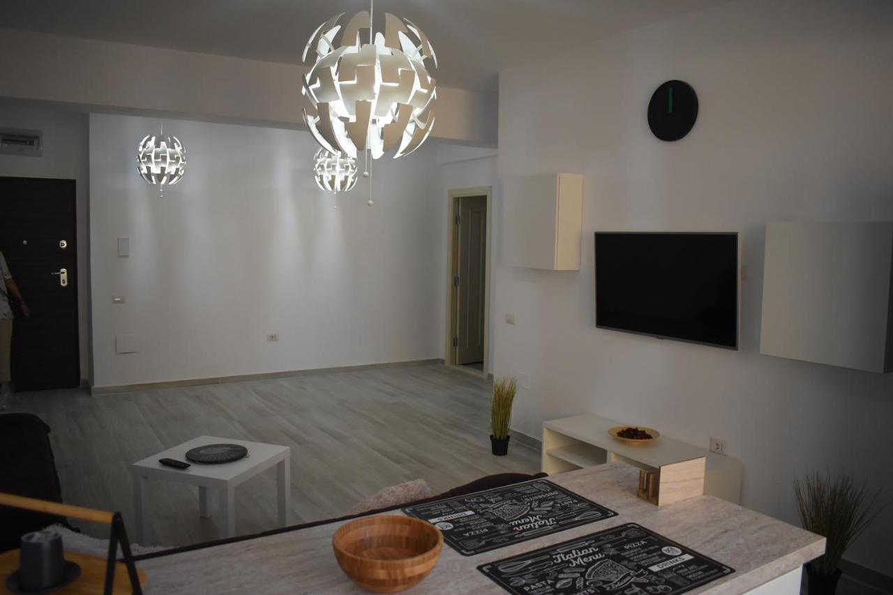 Apartment By The Lake With A View Mamaia Exterior photo