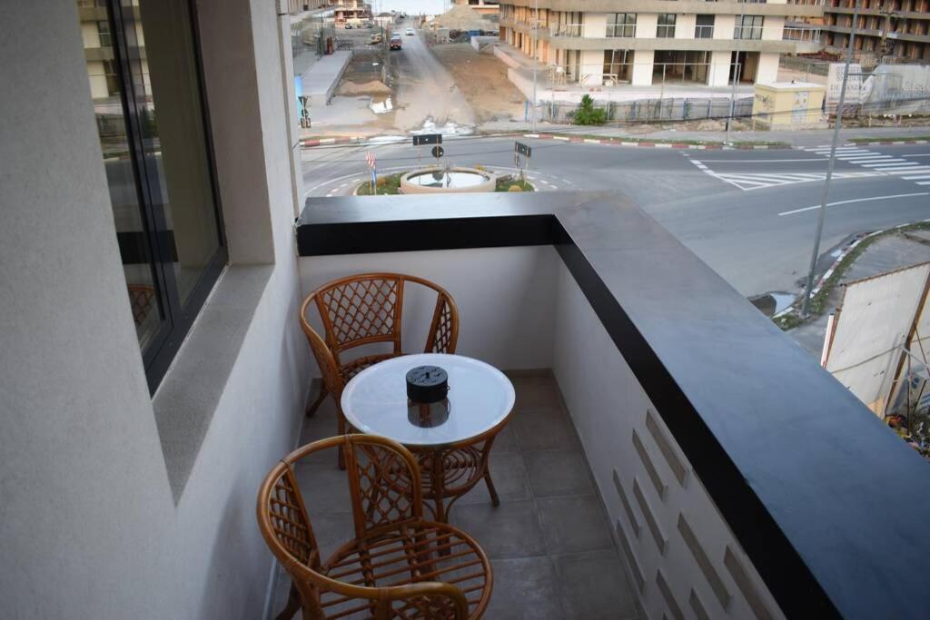 Apartment By The Lake With A View Mamaia Exterior photo