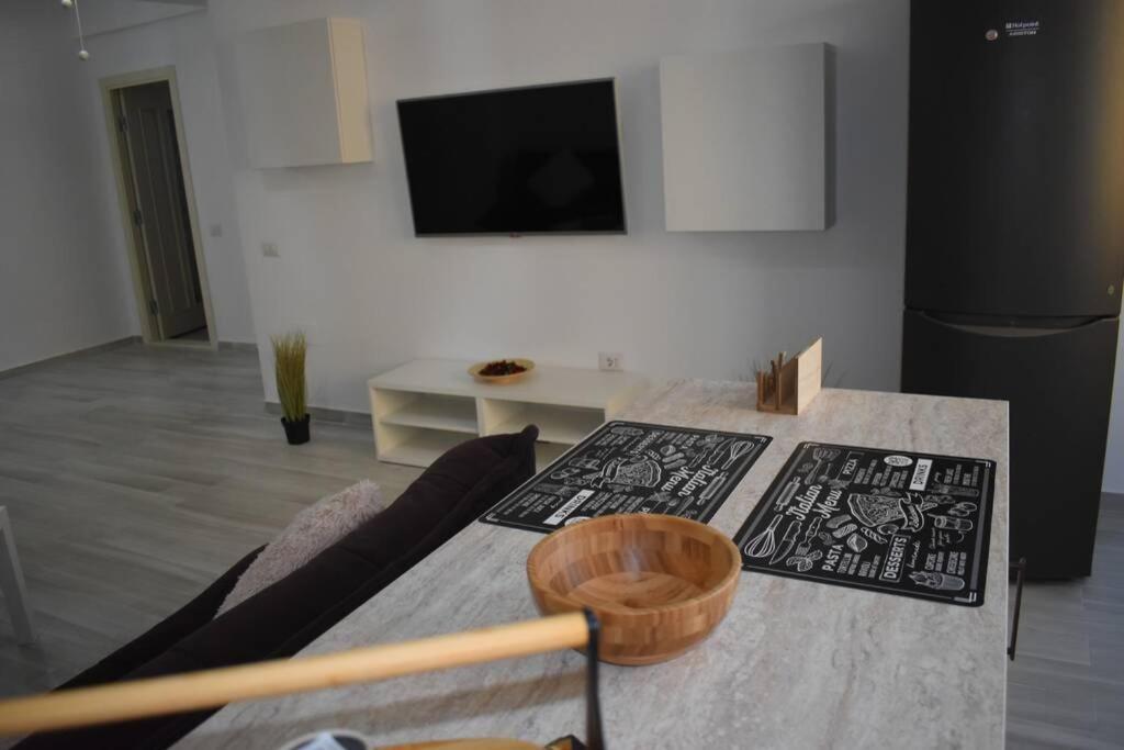 Apartment By The Lake With A View Mamaia Exterior photo