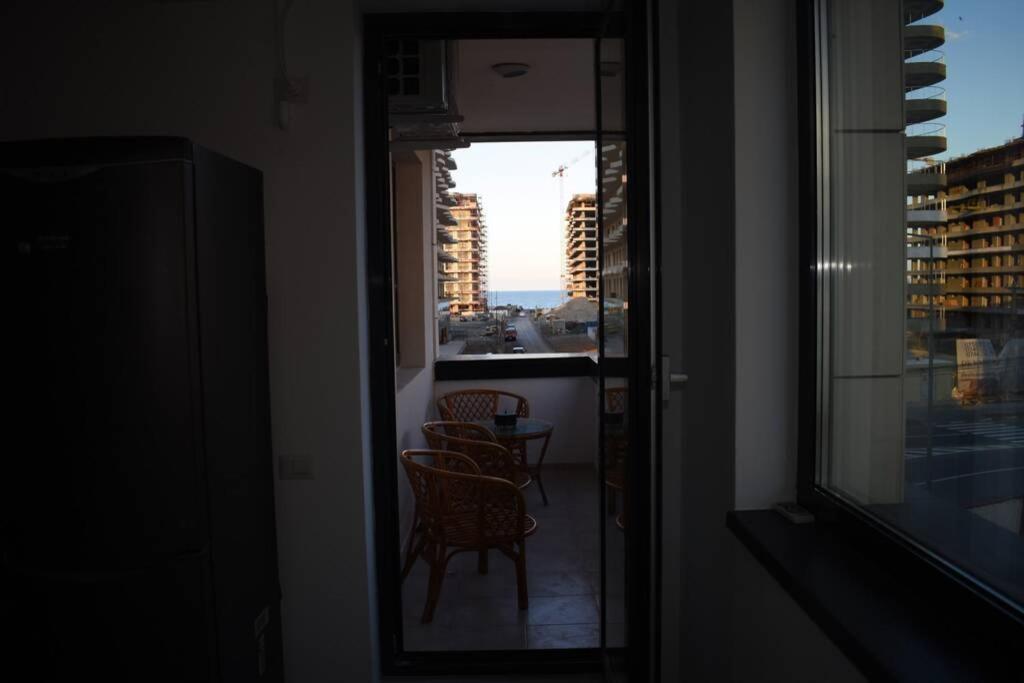 Apartment By The Lake With A View Mamaia Exterior photo